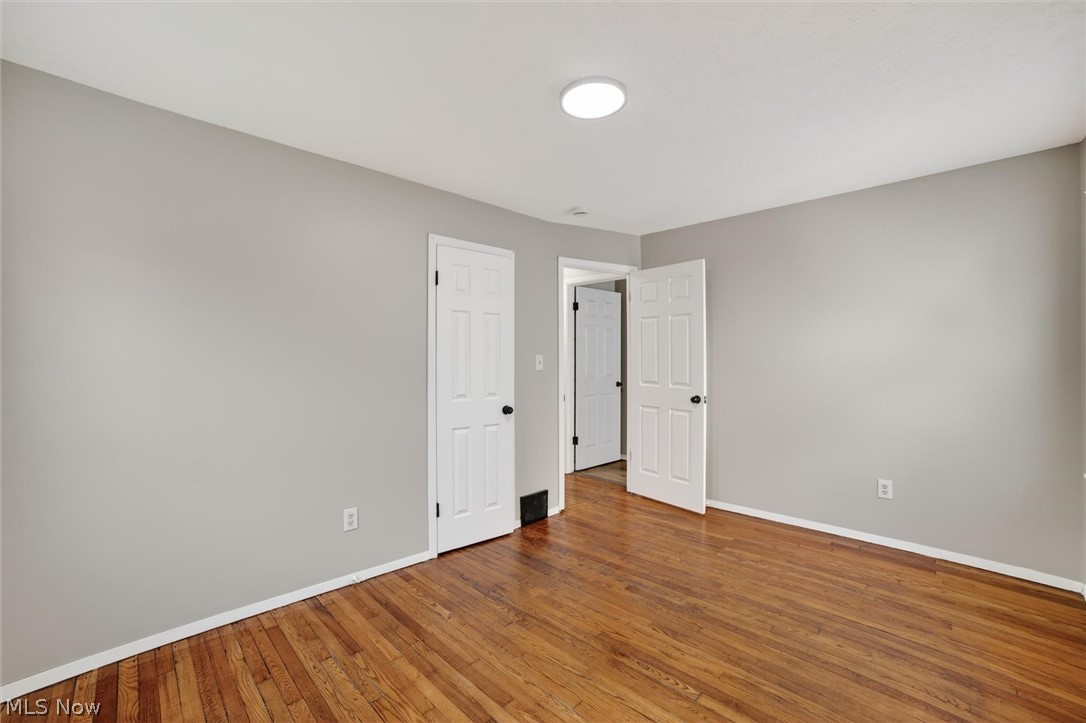 303 South Green Road Cleveland, OH 44121 - Photo 16 of 32
