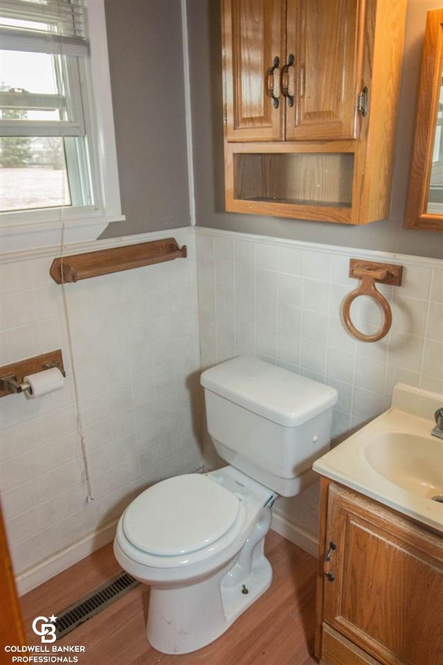 6607 Dyke Road Algonac, MI 48001 - Photo 12 of 24 31375590-11.JPG