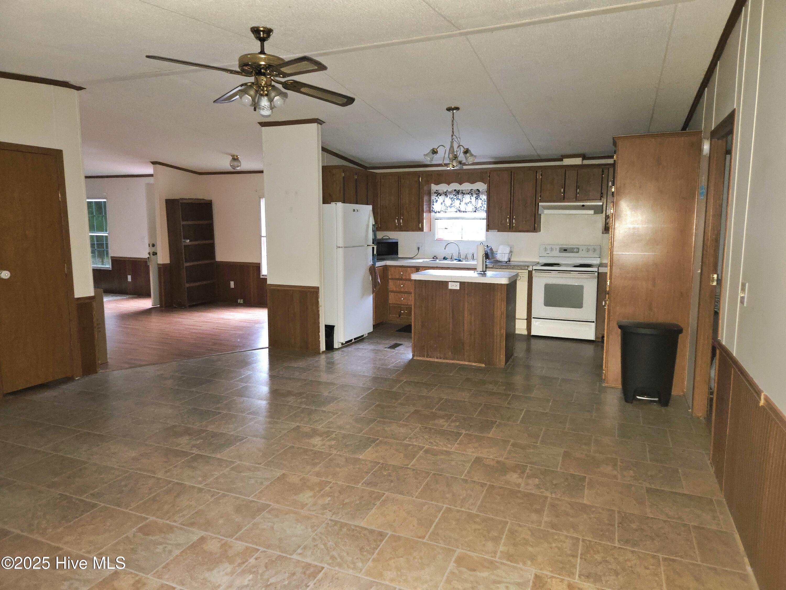 439 Audrey Lane New Bern, NC 28560 - Photo 8 of 24 20251028_172448