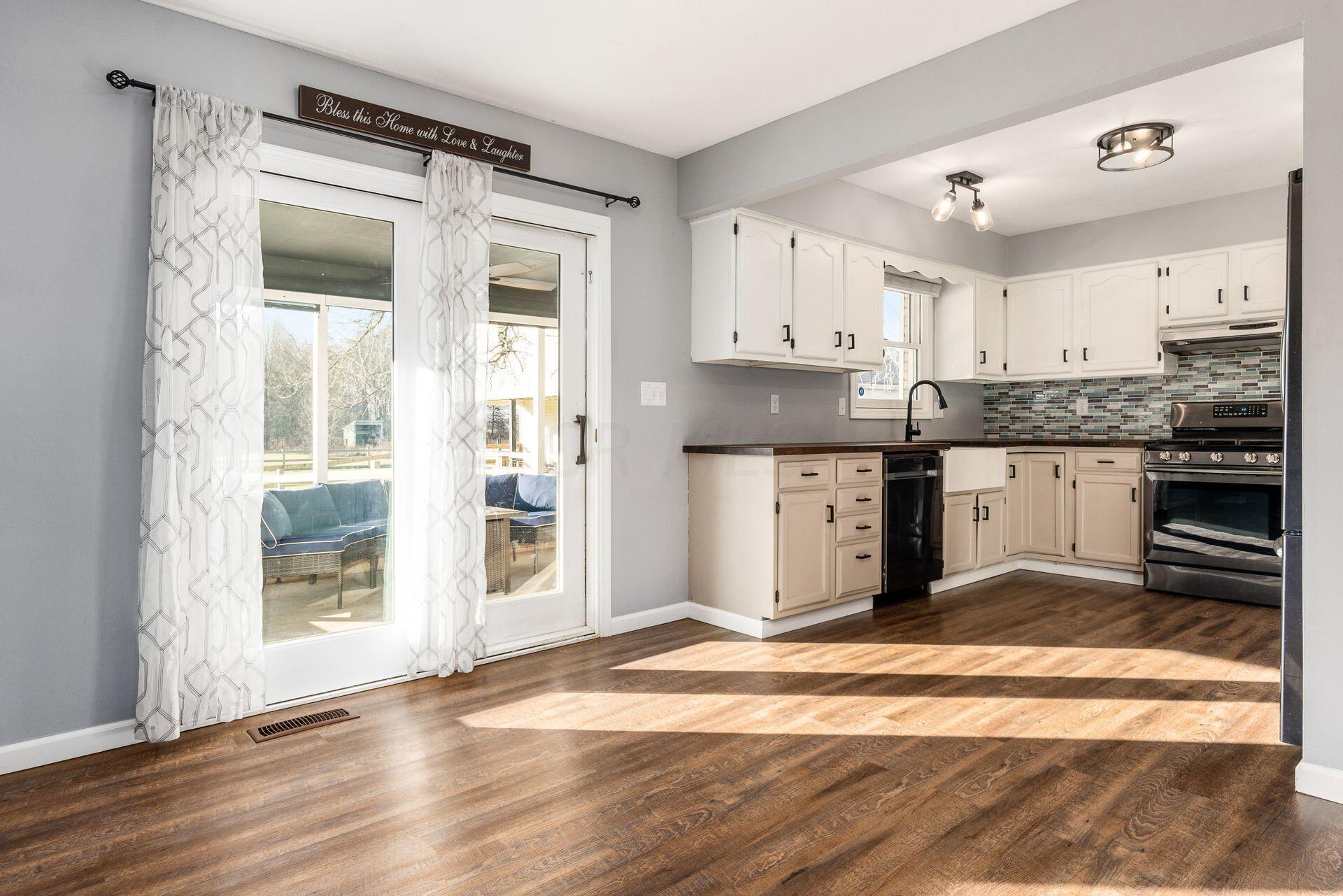 9499 Carroll Northern Road Pickerington, OH 43147 - Photo 15 of 66 Kitchen/Eating Space