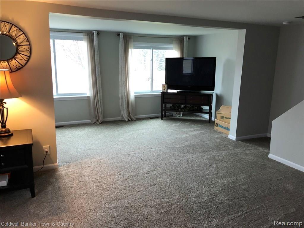 4403 Van Slyke Road Flint, MI 48507 - Photo 9 of 18 LIVING ROOM