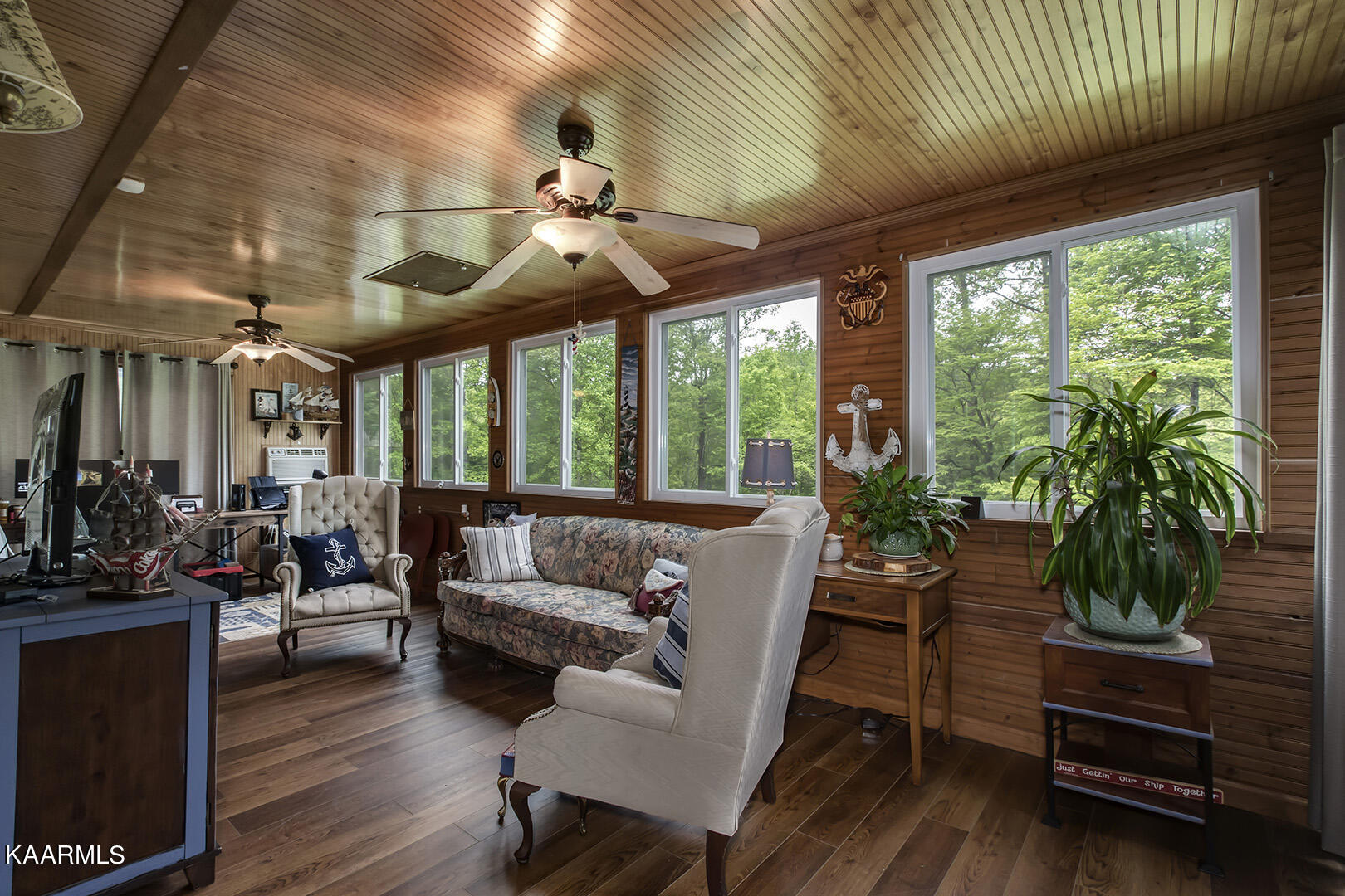 101 Deer Run Vonore, TN 37885 - Photo 11 of 40 11_101 Deer Run_SunRoom01