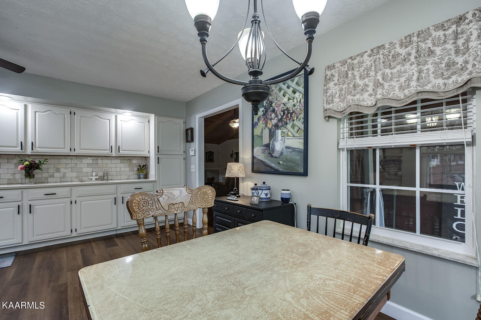 101 Deer Run Vonore, TN 37885 - Photo 24 of 40 24_101 Deer Run_Breakfast02