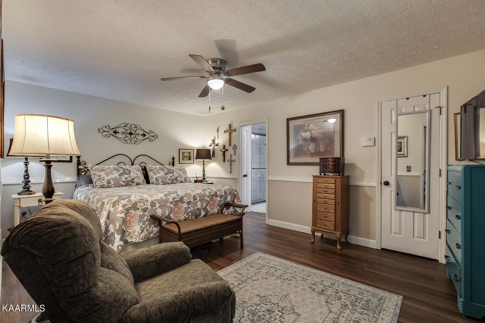 101 Deer Run Vonore, TN 37885 - Photo 27 of 40 27_101 Deer Run_MasterBedroom01