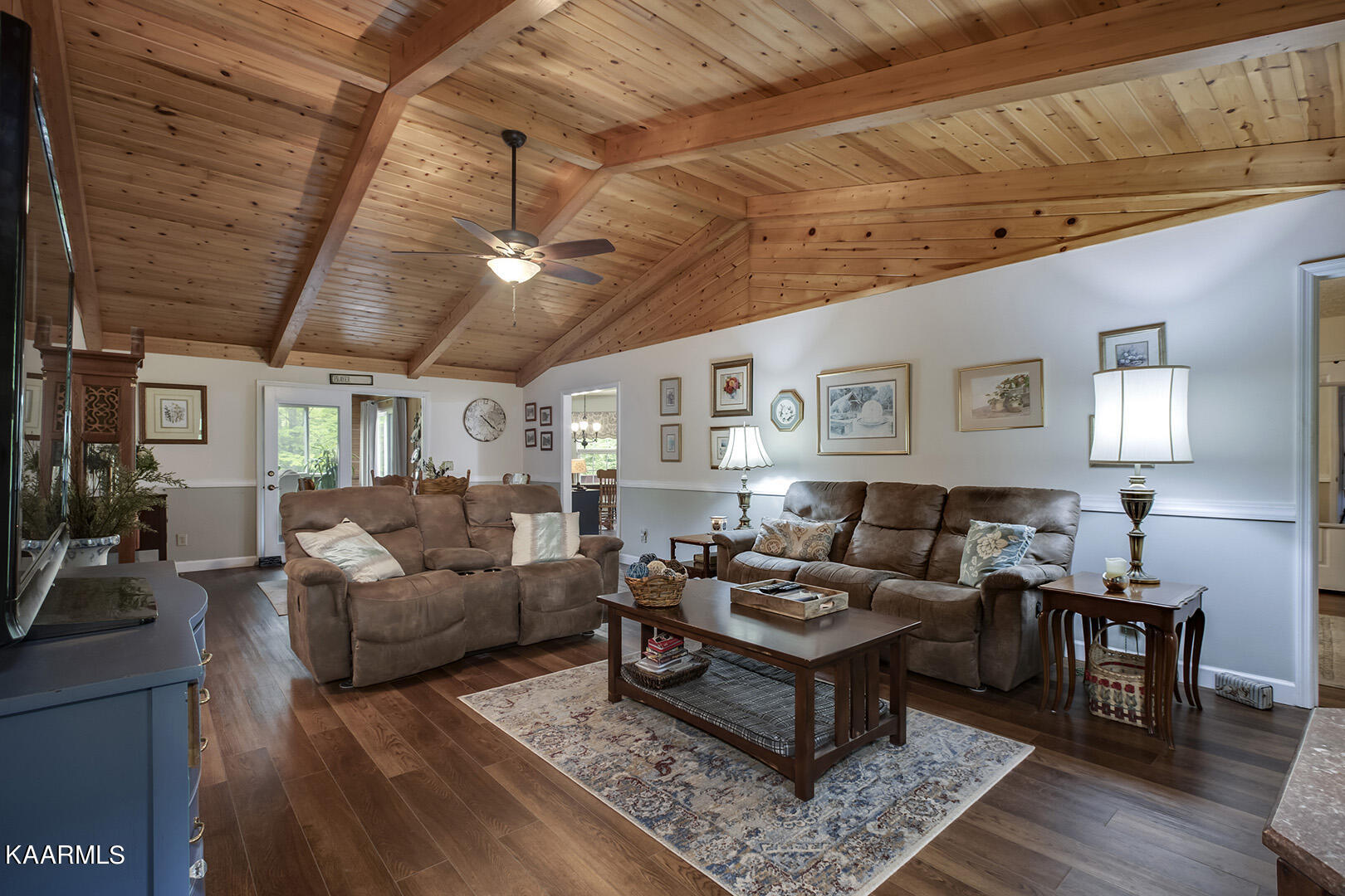 101 Deer Run Vonore, TN 37885 - Photo 6 of 40 06_101 Deer Run_Living02