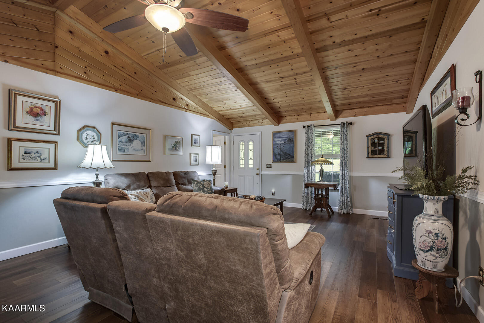 101 Deer Run Vonore, TN 37885 - Photo 7 of 40 07_101 Deer Run_Living03