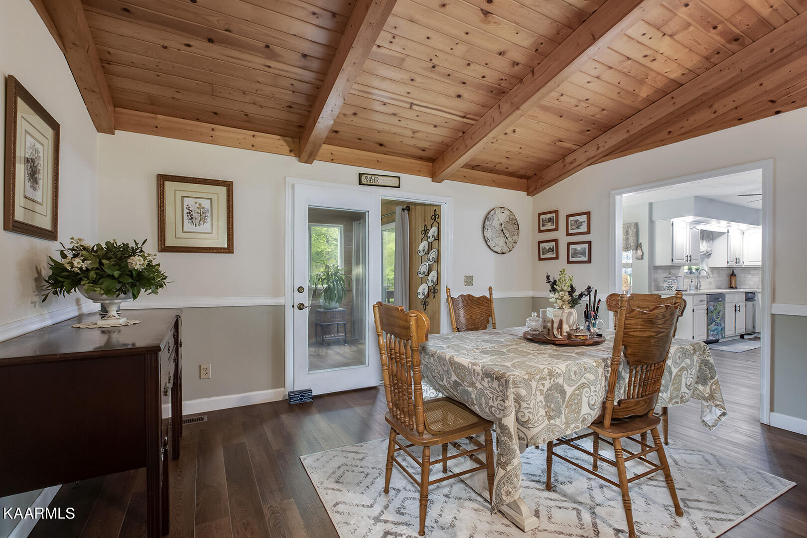 101 Deer Run Vonore, TN 37885 - Photo 9 of 40 09_101 Deer Run_Dining01