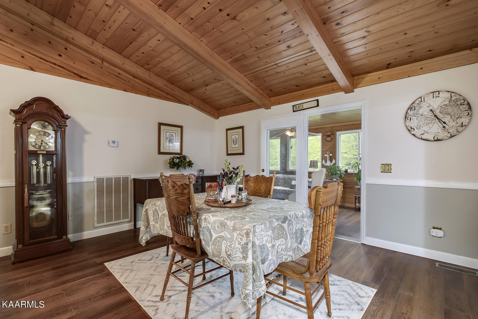 101 Deer Run Vonore, TN 37885 - Photo 10 of 40 10_101 Deer Run_Dining02