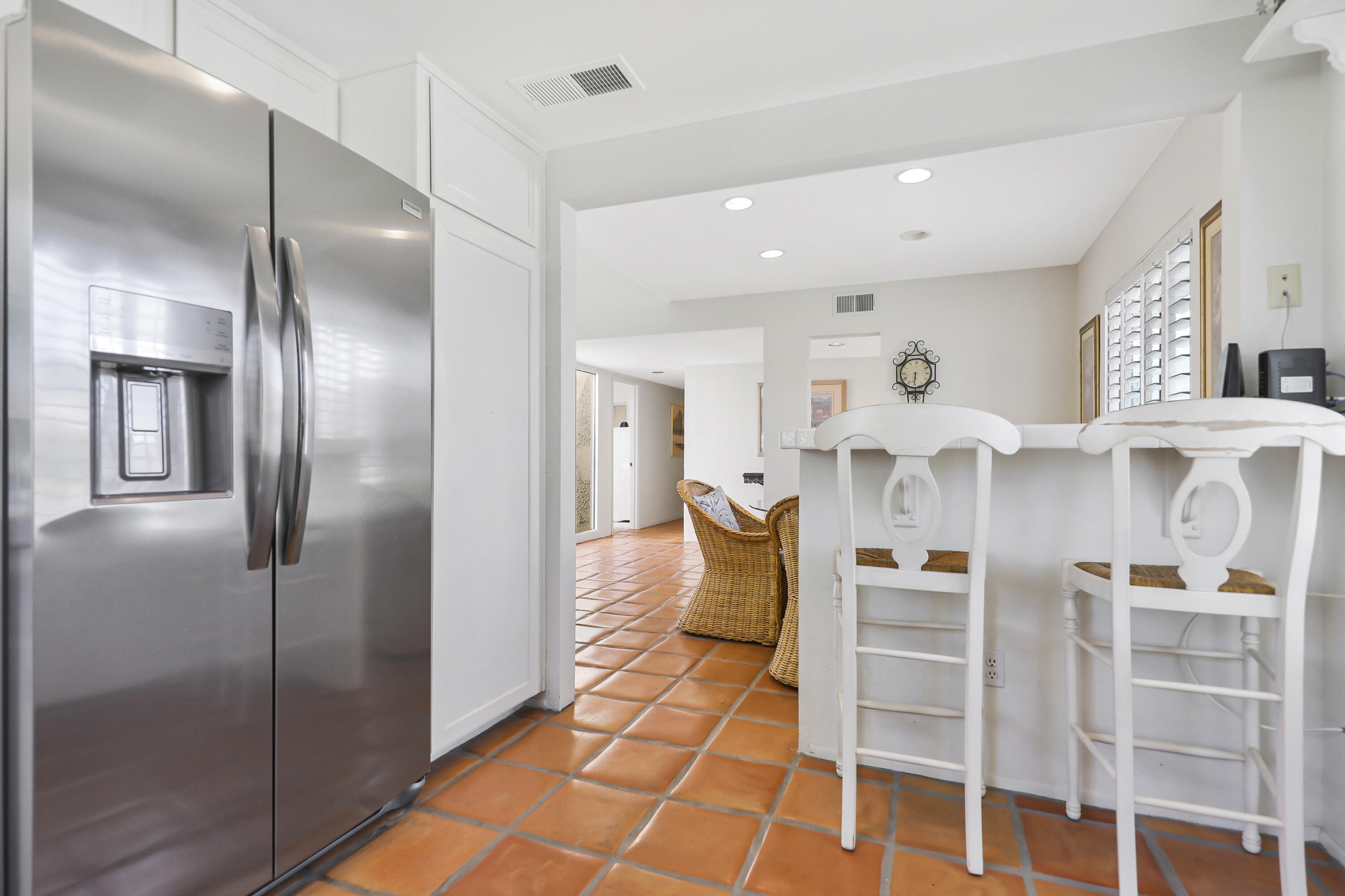 17 La Cerra Circle Rancho Mirage, CA 92270 - Photo 11 of 47 Kitchen and Dining