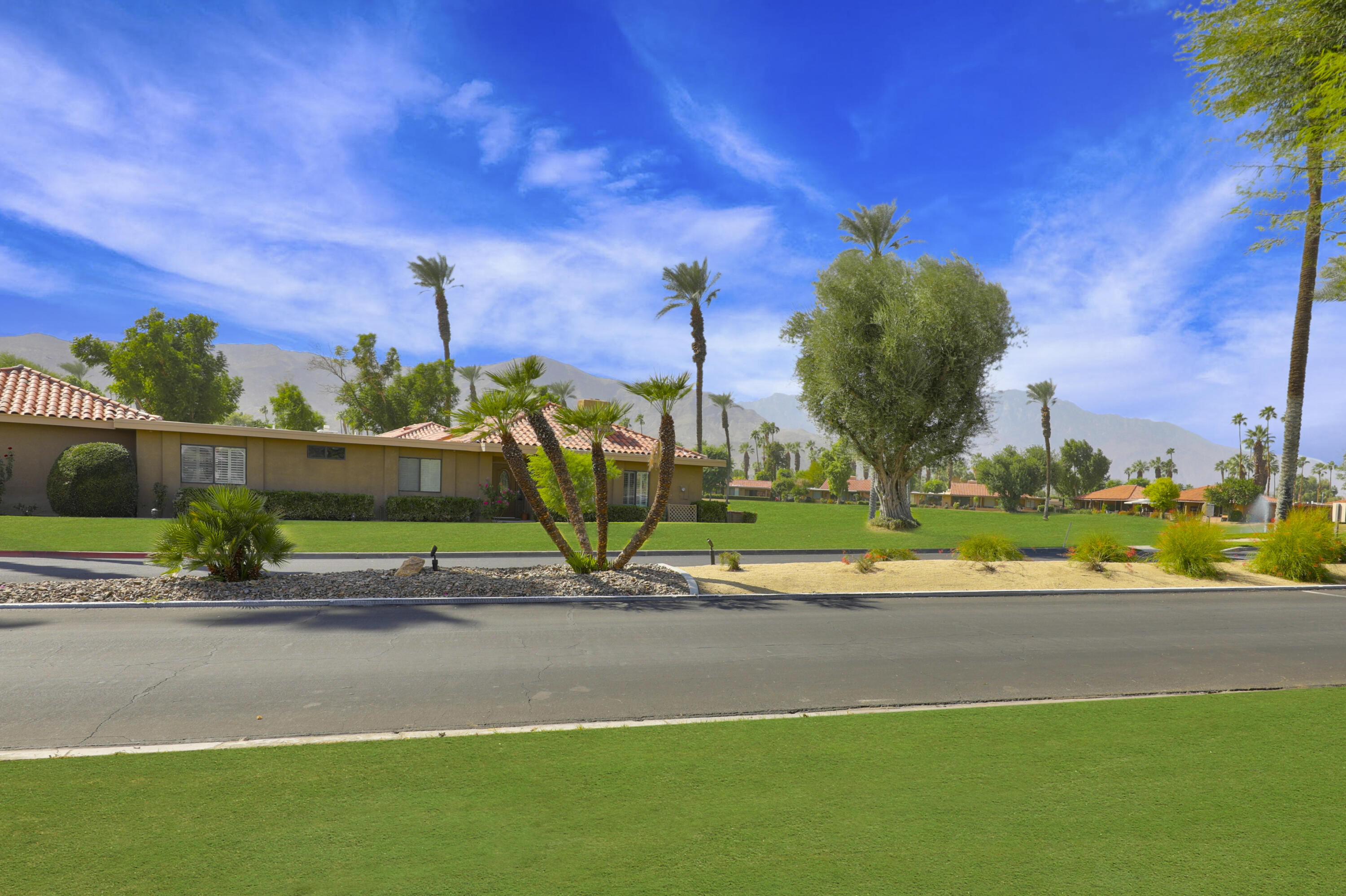 17 La Cerra Circle Rancho Mirage, CA 92270 - Photo 26 of 47 Side View