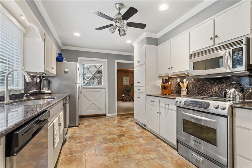 1025 Rays Road Stone Mountain, GA 30083 - Photo 12 of 56