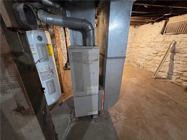 $105,000 | 1908 Kensington Avenue, Kansas City, MO 64127