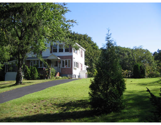 36 Staaf Road Saugus, MA 01906 - Photo 2 of 12 Gallery Image 2