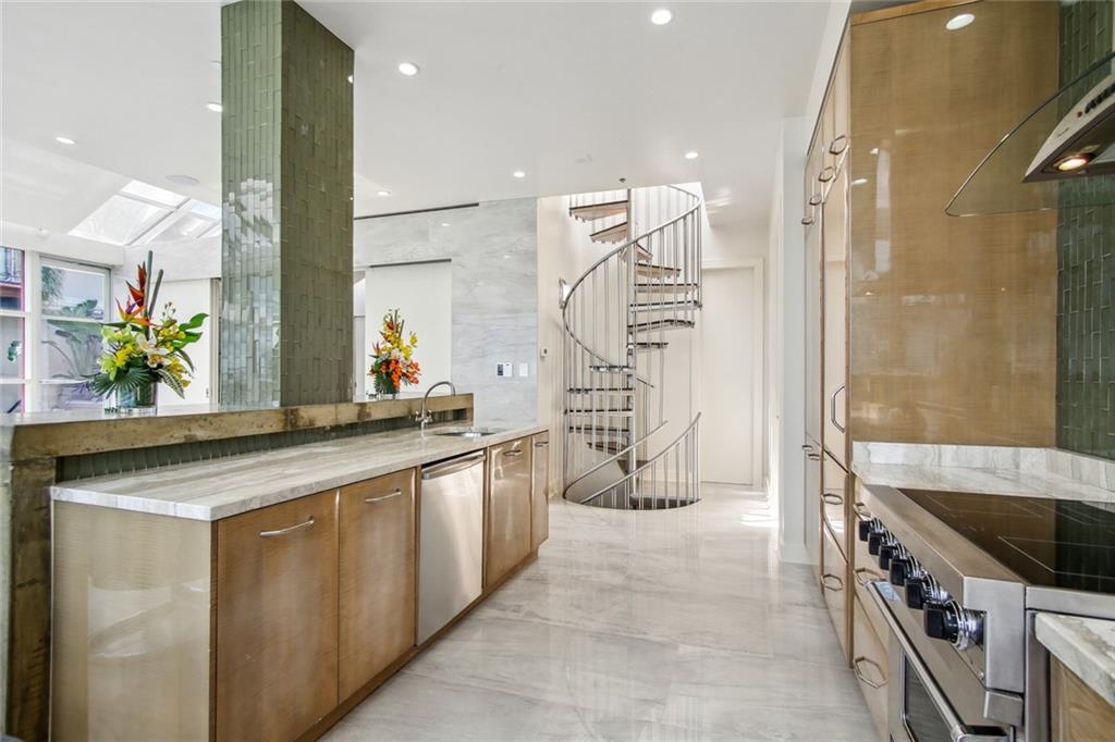 620 Decatur Street, Unit PHB2 New Orleans, LA 70130 - Photo 8 of 40 Gallery Image 8