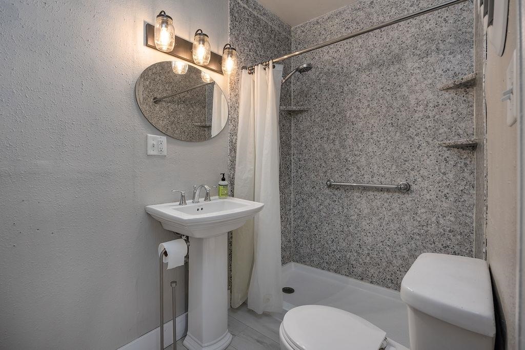 200 North Rutland Avenue Brooklyn, WI 53521 - Photo 7 of 35 Gallery Image 7