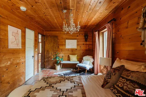 $1,100,000 | 437 Short Trail, Topanga, CA 90290