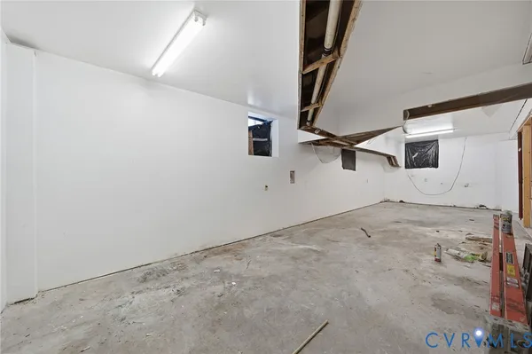 a view of a back yard of the house