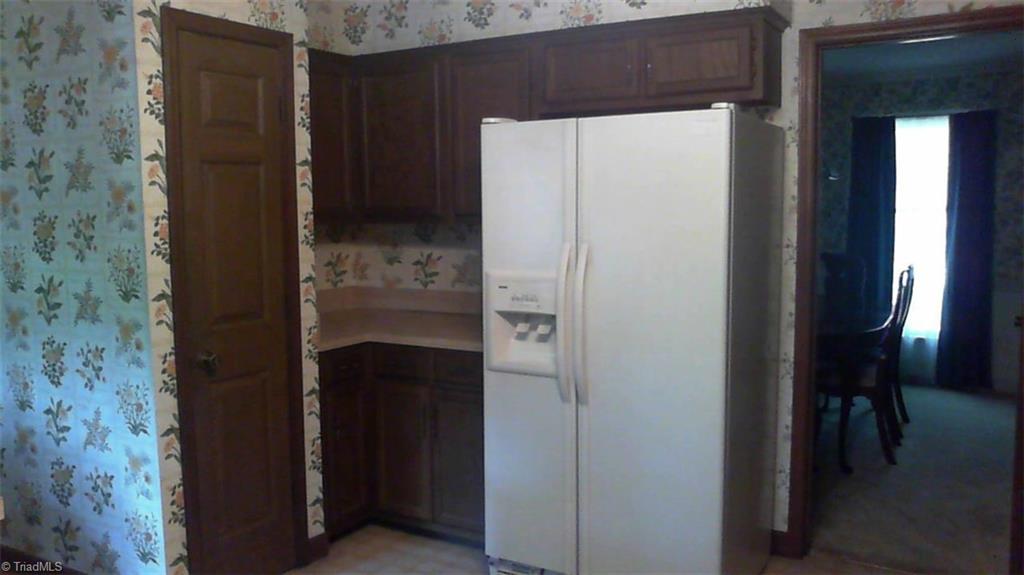 1004 Shamrock Road High Point, NC 27265 - Photo 5 of 16 Gallery Image 5