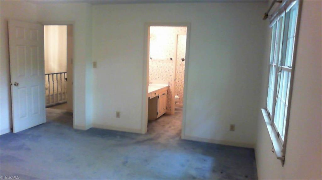 1004 Shamrock Road High Point, NC 27265 - Photo 10 of 16 Gallery Image 10