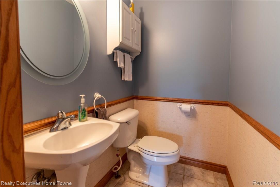 1071 South Allen Road St. Clair, MI 48079 - Photo 28 of 36 1st Flr Lav.jpg