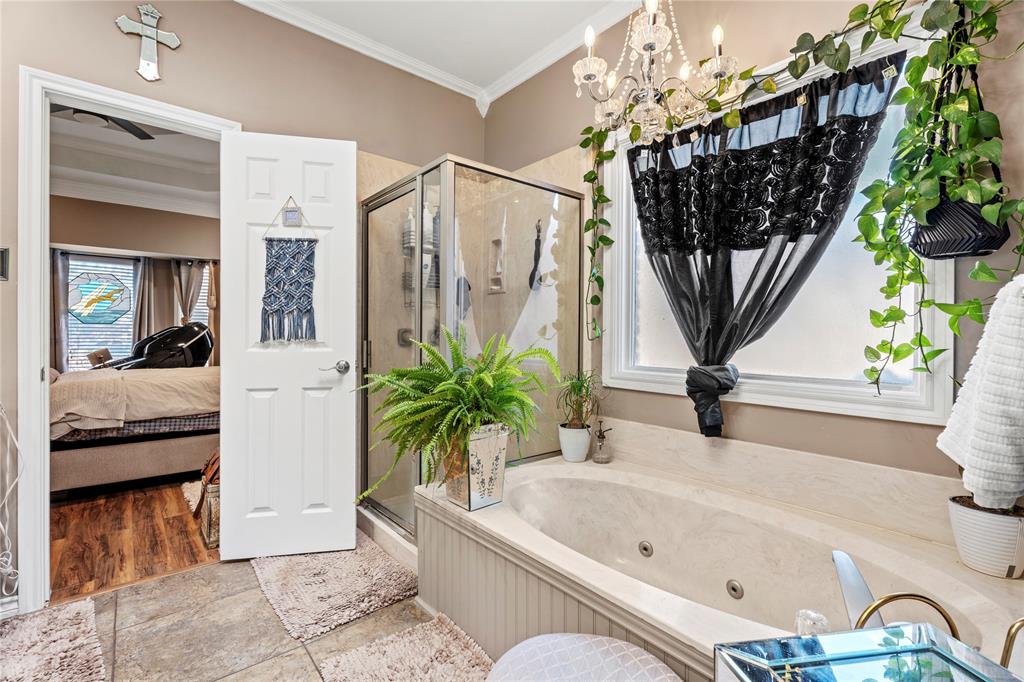 3910 Kingsferry Court Arlington, TX 76016 - Photo 15 of 32 a bathroom with a bathtub a sink and a window
