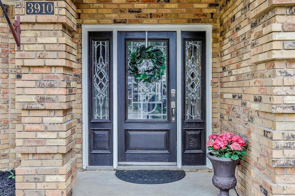 3910 Kingsferry Court Arlington, TX 76016 - Photo 2 of 32 a front view of a house with a potted plant