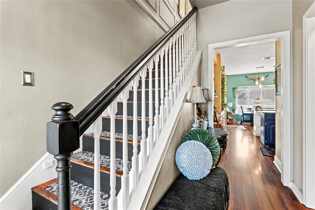 3910 Kingsferry Court Arlington, TX 76016 - Photo 4 of 32 a view of entryway and hall