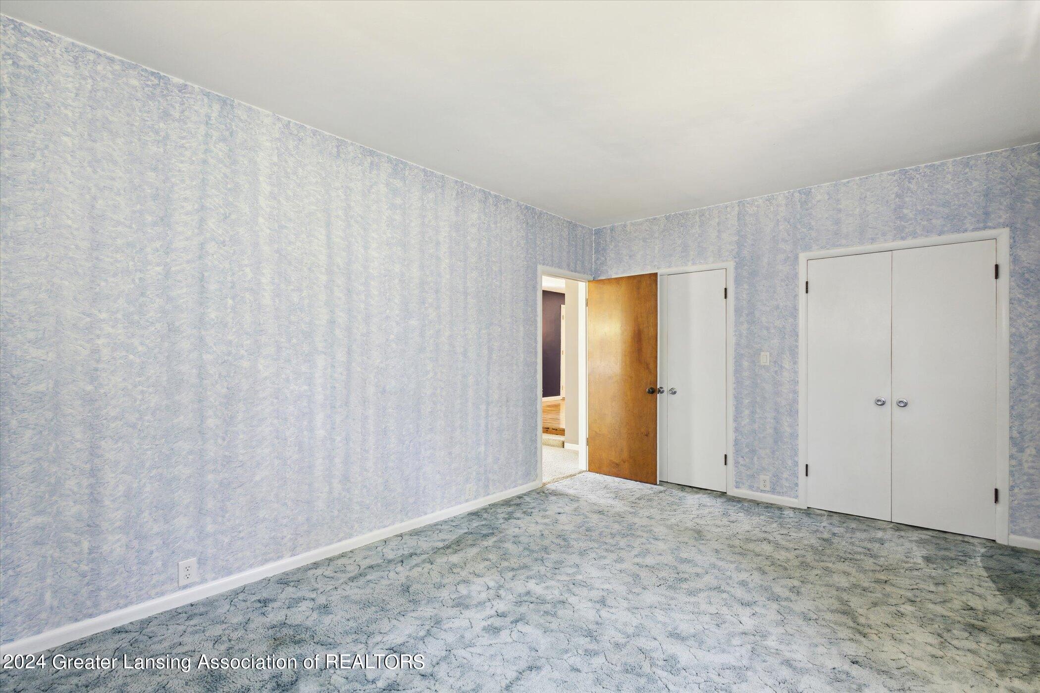 2115 Wabash Road Lansing, MI 48910 - Photo 14 of 31 29-2115-Wabash-Rd-Lansing-MI-48910-Windo