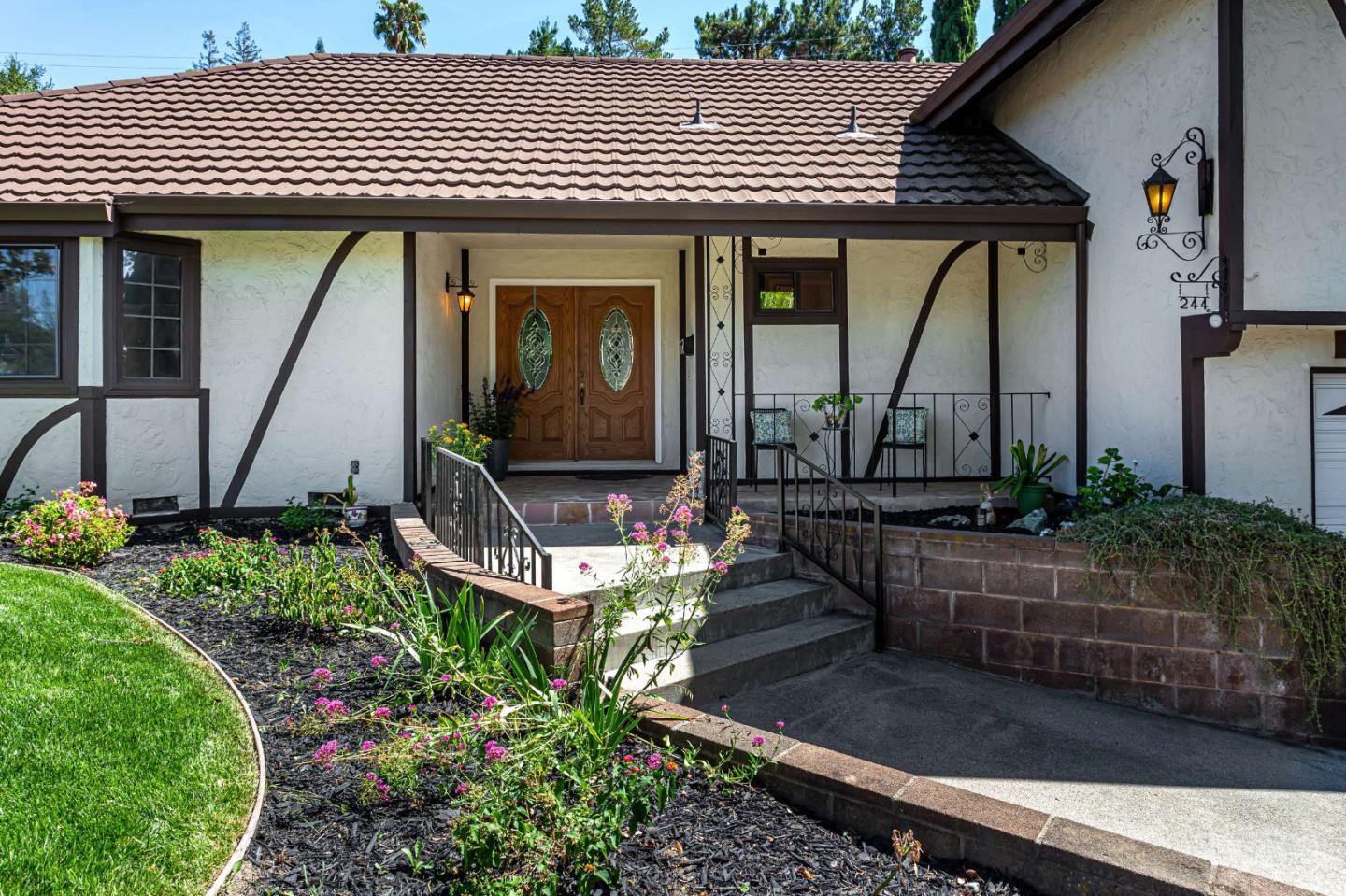 244 Montclair Road Los Gatos, CA 95032 - Photo 3 of 33 Gallery Image 3