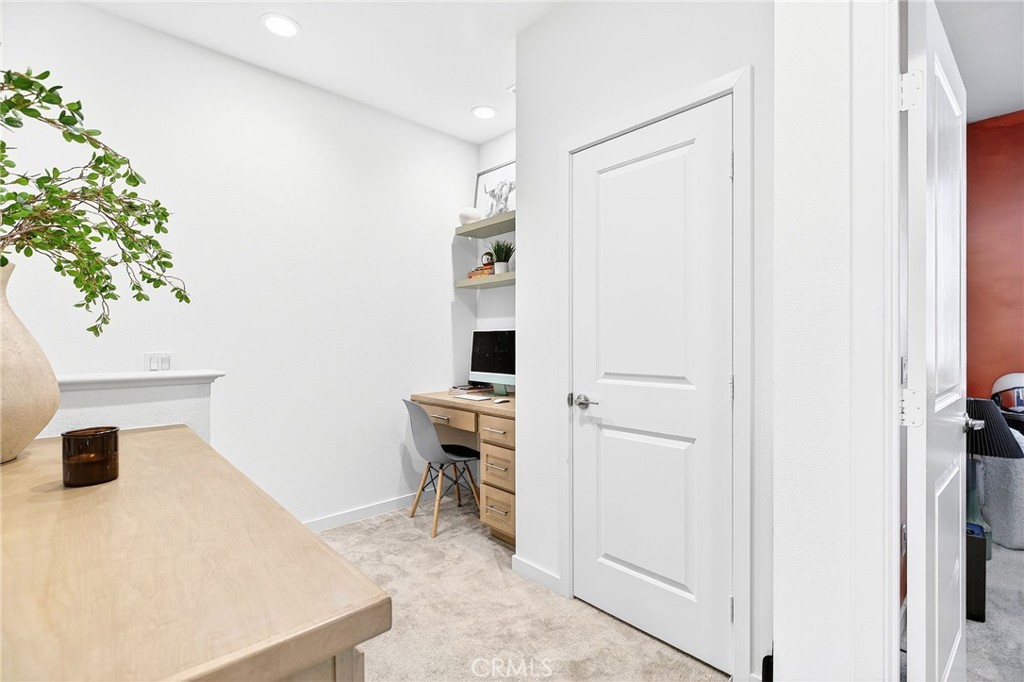 39400 Corvina Lane Temecula, CA 92591 - Photo 24 of 42 a view of kitchen and utility room