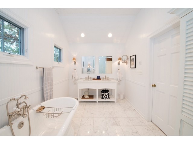 764 Locust Street Winnetka, IL 60093 - Photo 11 of 25 a bathroom with a sink a toilet and a mirror