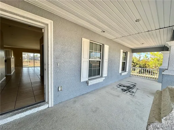 $1,900 | 2015 Xelda Avenue North, Lehigh Acres, FL 33971