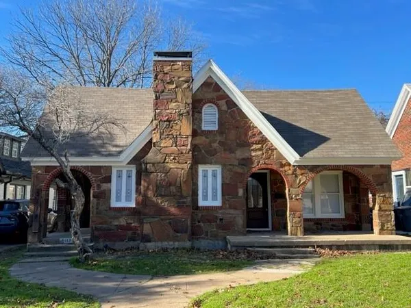 $2,000 | 5117 Mission Avenue, Dallas, TX 75206