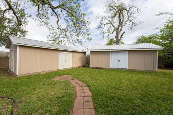 $235,000 | 1327 Hodges Lane, Wharton, TX 77488