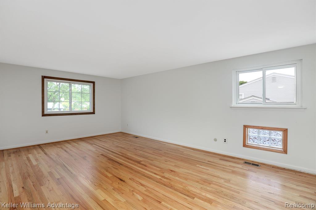 18408 Levan Road Livonia, MI 48152 - Photo 17 of 37 Gallery Image 17