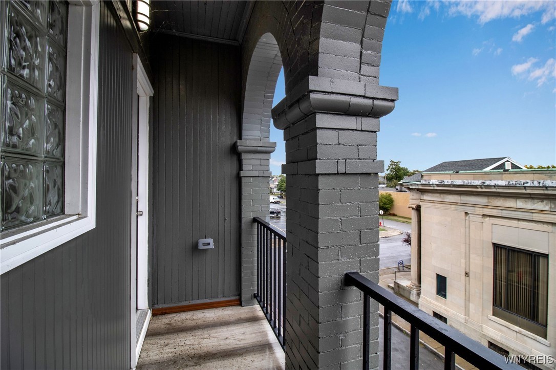 119 Grant Street Buffalo, NY 14213 - Photo 34 of 35 Unit 2 Balcony