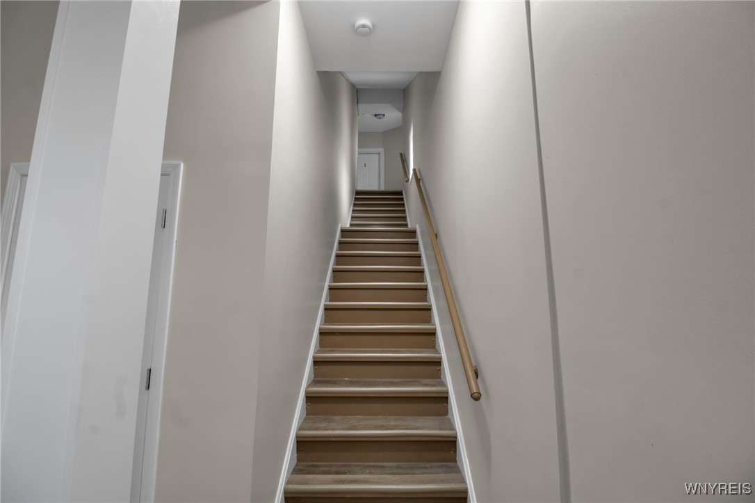 119 Grant Street Buffalo, NY 14213 - Photo 5 of 35 1st Floor Staircase