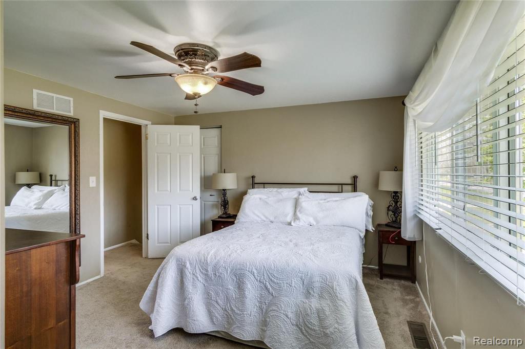 805 North Road Fenton, MI 48430 - Photo 13 of 37