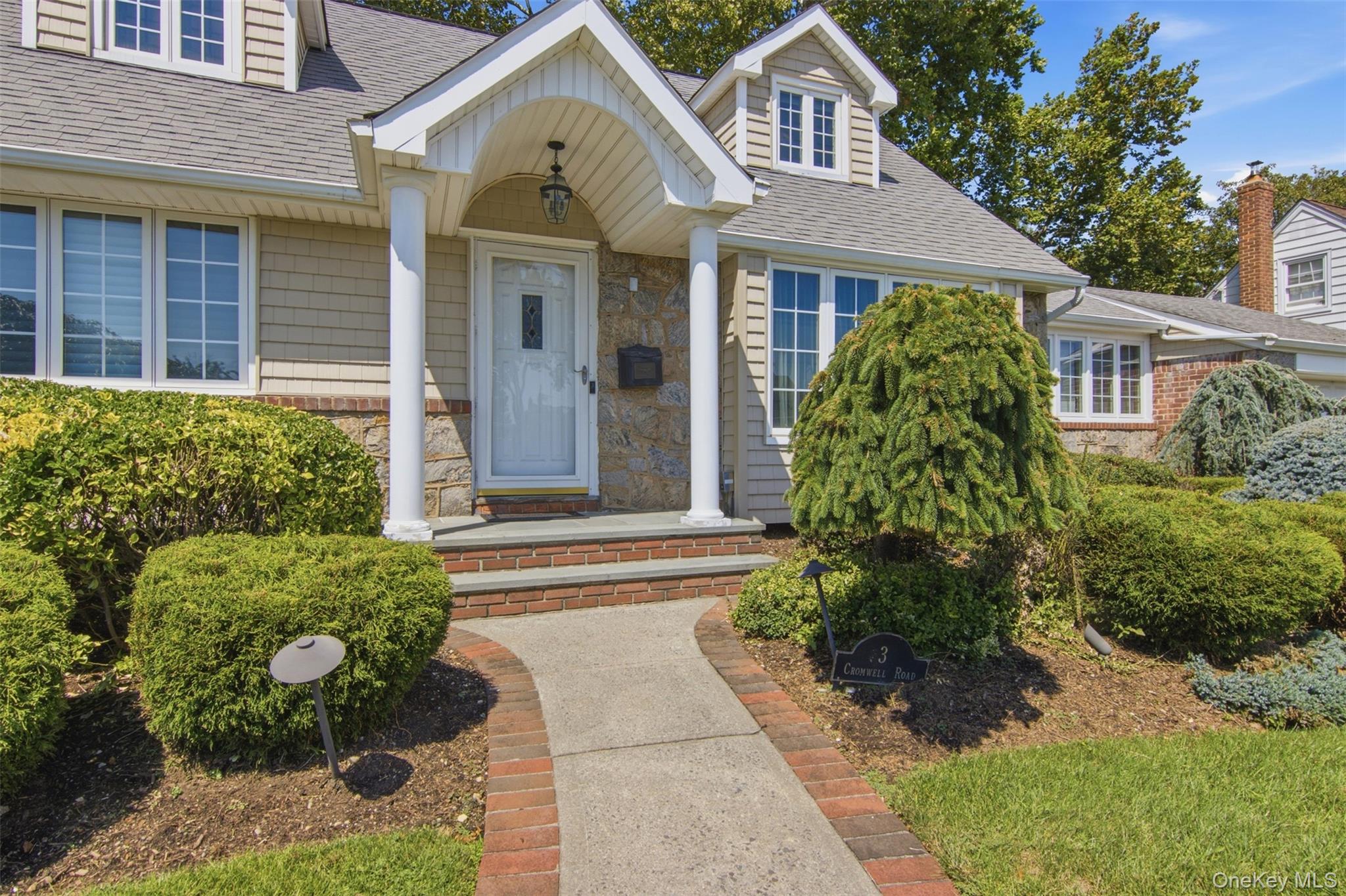 3 Cromwell Road Carle Place, NY 11514 - Photo 5 of 35 Gallery Image 5