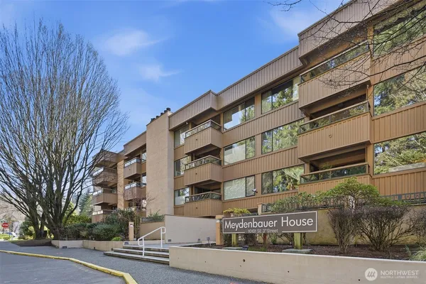 $880,000 | 10101 Southeast 3rd Street, Unit 402, Bellevue, WA 98004