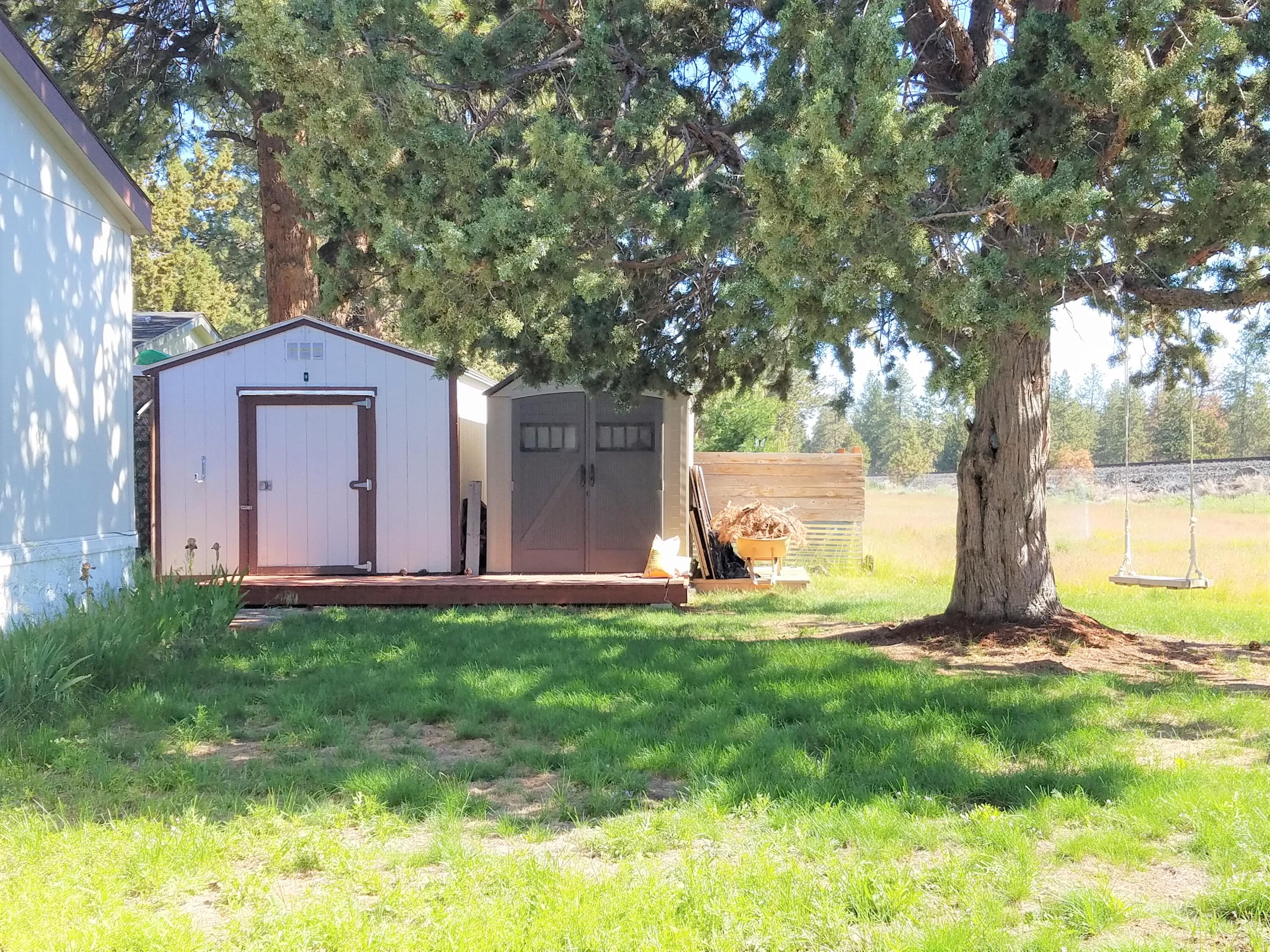 61000 Brosterhous Road, Unit 583 Bend, OR 97702 - Photo 16 of 18 583 - backyard