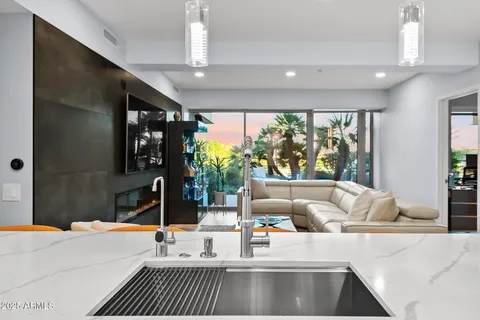 $1,049,000 | 7167 East Rancho Vista Drive, Unit 4007, Scottsdale, AZ 85251