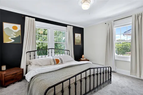 $899,000 | 7 Abrams Place, Lynbrook, NY 11563