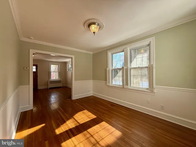 a view of livingroom with furniture