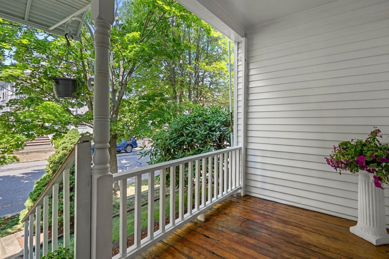 689 Rimmon Street Manchester, NH 03102 - Photo 3 of 32