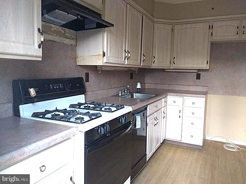 7101 Boxford Road Baltimore, MD 21215 - Photo 11 of 24 Kitchen