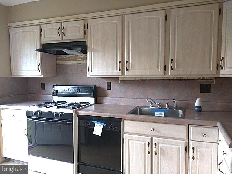 7101 Boxford Road Baltimore, MD 21215 - Photo 12 of 24 Kitchen