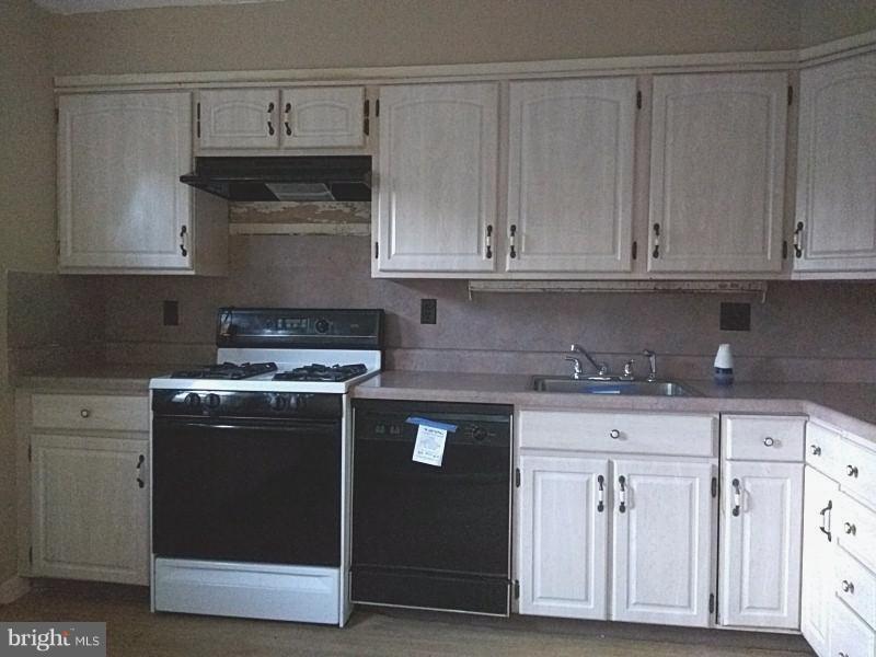 7101 Boxford Road Baltimore, MD 21215 - Photo 13 of 24 Kitchen
