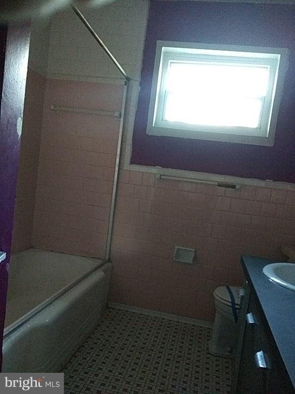 7101 Boxford Road Baltimore, MD 21215 - Photo 19 of 24 Bath (Master)