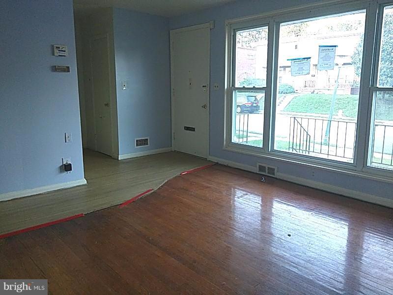 7101 Boxford Road Baltimore, MD 21215 - Photo 7 of 24 Living Room